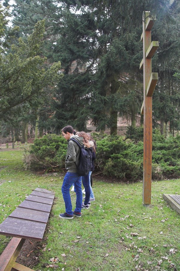 Gräber erzählen Geschichte(n) - Gedenkstein auf einem Friehof