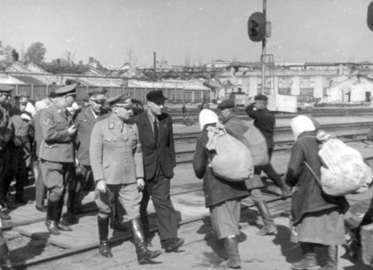 Sauckel bei einer Inspektion in Kiew, Juni 1942, Yad Vashem 132EO8