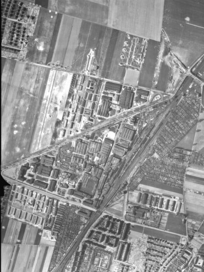 Werksgel&auml;nde der HASAG in Leipzig mit angrenzenden Zwangsarbeitslagern, Luftbild der US Airforce, 10.04.1945 (GfZL) &copy; Gedenkst&auml;tte f&uuml;r Zwangsarbeit Leipzig