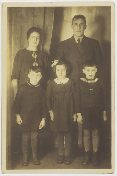 The Cologne factory owner Otto Schröder and his family, in whose household Mariya Klimenko was forced to work, undated, Cologne, photographer unknown © NS-Dokumentationszentrum der Stadt Köln, Bp4362