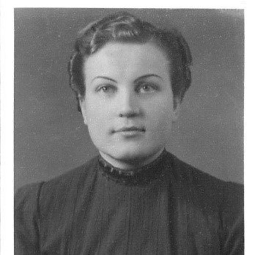 Foto von Gertrud Gönnenwein auf einem Fragebogen des Rasse- und Siedlungshauptamtes, 1940. Bundesarchiv Berlin, ehem. BDC, RS Traub