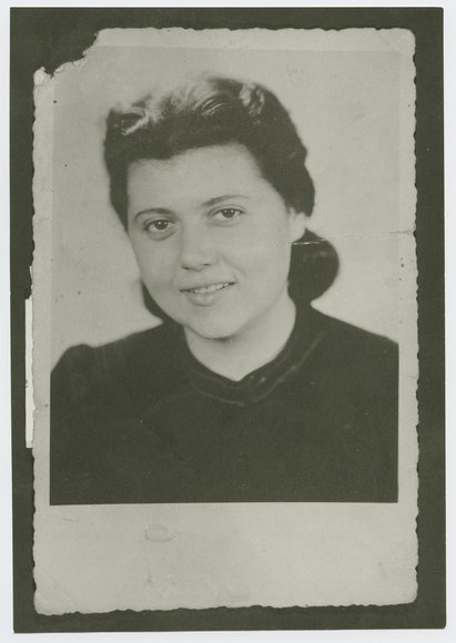 Die polnische Zwangsarbeiterin Teofila Turska, Opladen 1943. Fotograf: unbekannt. Bildnachweis: NS-Dokumentationszentrum der Stadt K&ouml;ln (Bp4403).