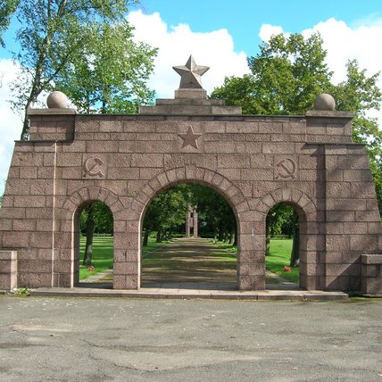 Entrance gate of Ehrenhain Zeithain Memorial © Gedenkstätte Ehrenhain Zeithain