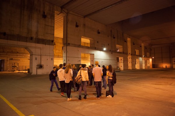 Seminargruppe im Innern des Bunkers