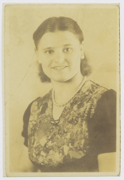 Die ukrainische Zwangsarbeiterin Marija Klimenko, Köln 1943. Fotograf: unbekannt. Bildnachweis: NS-Dokumentationszentrum der Stadt Köln (Bp4368).