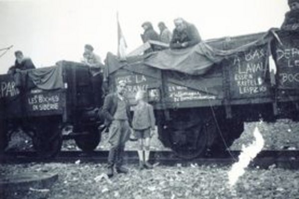 Rückkehr von ehemaligen Zwangsarbeiter:in nach Frankreich, Bahnhof Leipzig-Plagwitz, 25.05.1945 (GfZL/  Familie Lecomte)