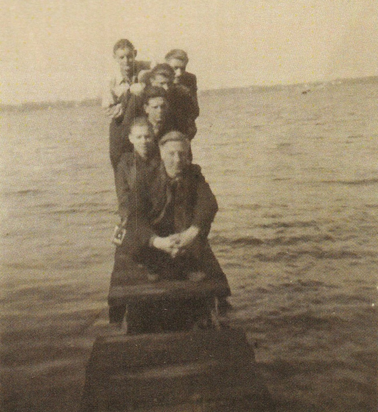 Der belgische Zwangsarbeiter Albert Langerak mit Freunden am M&uuml;ggelsee, Dokumentationszentrum NS-Zwangsarbeit