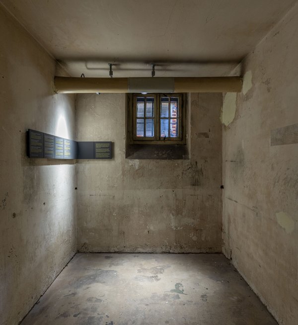 Blick in eine ehemalige Zelle des Gestapokellers, Foto: Christa Henke
