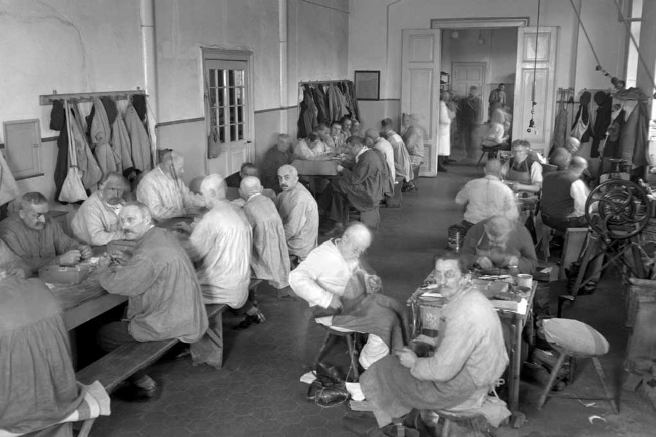 Ein sogenanntes Arbeitskommando von als „asozial“ Stigmatisierte im Arbeitshaus Rummelsburg in Berlin, 1935, Landesarchiv Berlin
