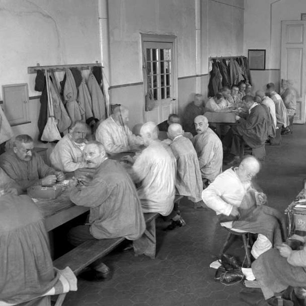 Ein sogenanntes Arbeitskommando von als &bdquo;asozial&ldquo; Stigmatisierten im Arbeitshaus Rummelsburg in Berlin, 1935, Landesarchiv Berlin, F Rep. 290-09-03 Nr. 61-796