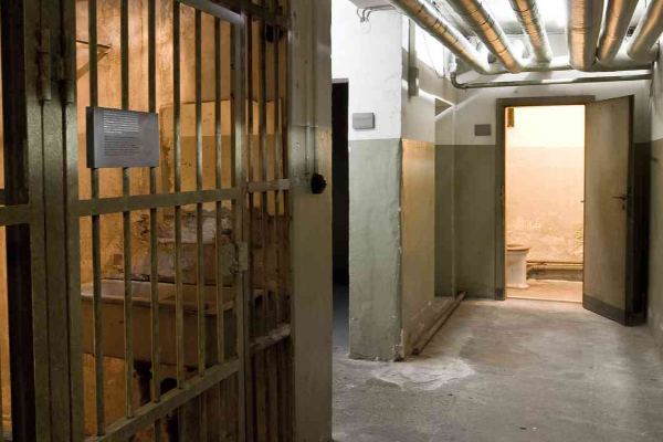 Gedenkstätte Gestapogefängnis. Flur im Wachbereich der Gestapo Foto: Rheinisches Bildarchiv/Marion Mennicken