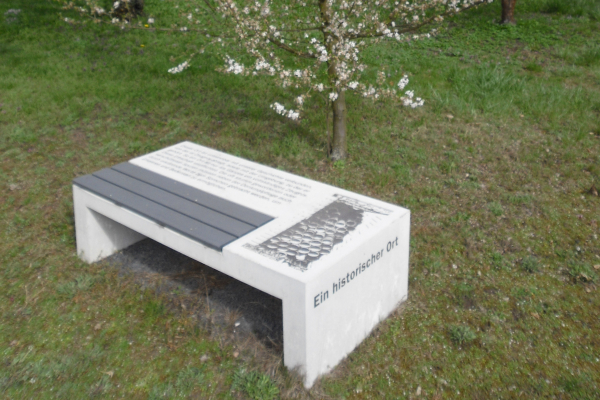 Historischer Ort_Krumpuhler Weg, Gedenkbank &copy; Museum Reinickendorf